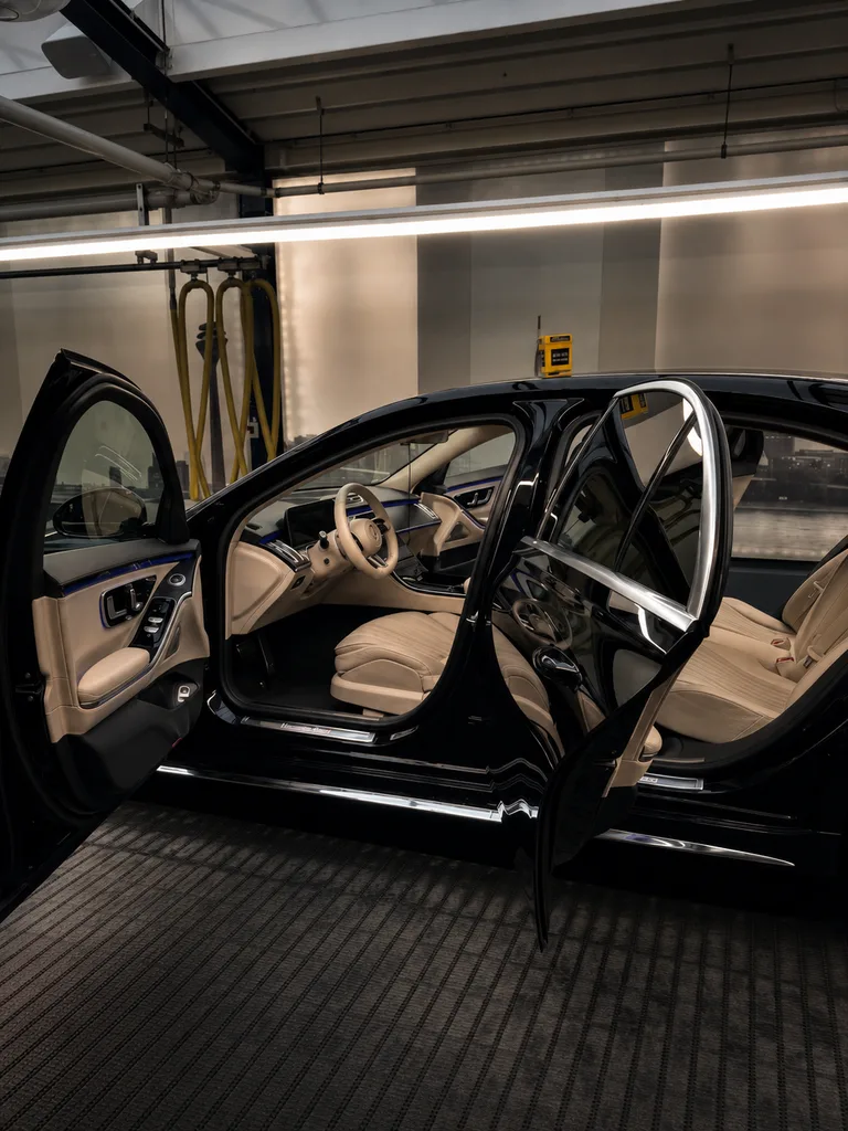 Professionelle Reinigung und Aufbereitung eines Mercedes-Benz Chauffeurfahrzeugs