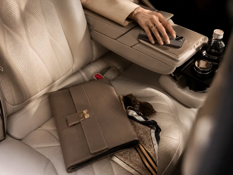 Chauffeurservice in Frankfurt mit professionellem Fahrer und Premium-Fahrzeug